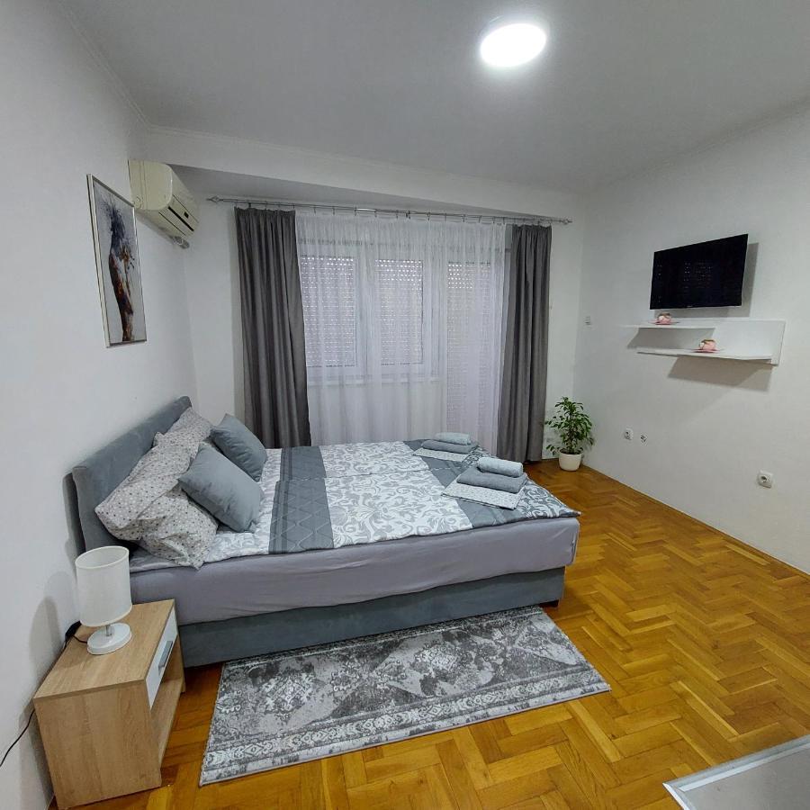 Appartement Apartman Tara à Sremska Mitrovica Extérieur photo