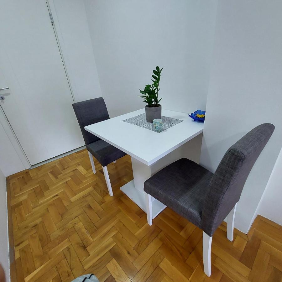 Appartement Apartman Tara à Sremska Mitrovica Extérieur photo